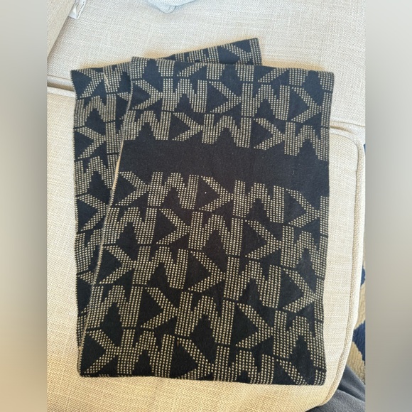Michael Kors Scarf reversible - Picture 2 of 6